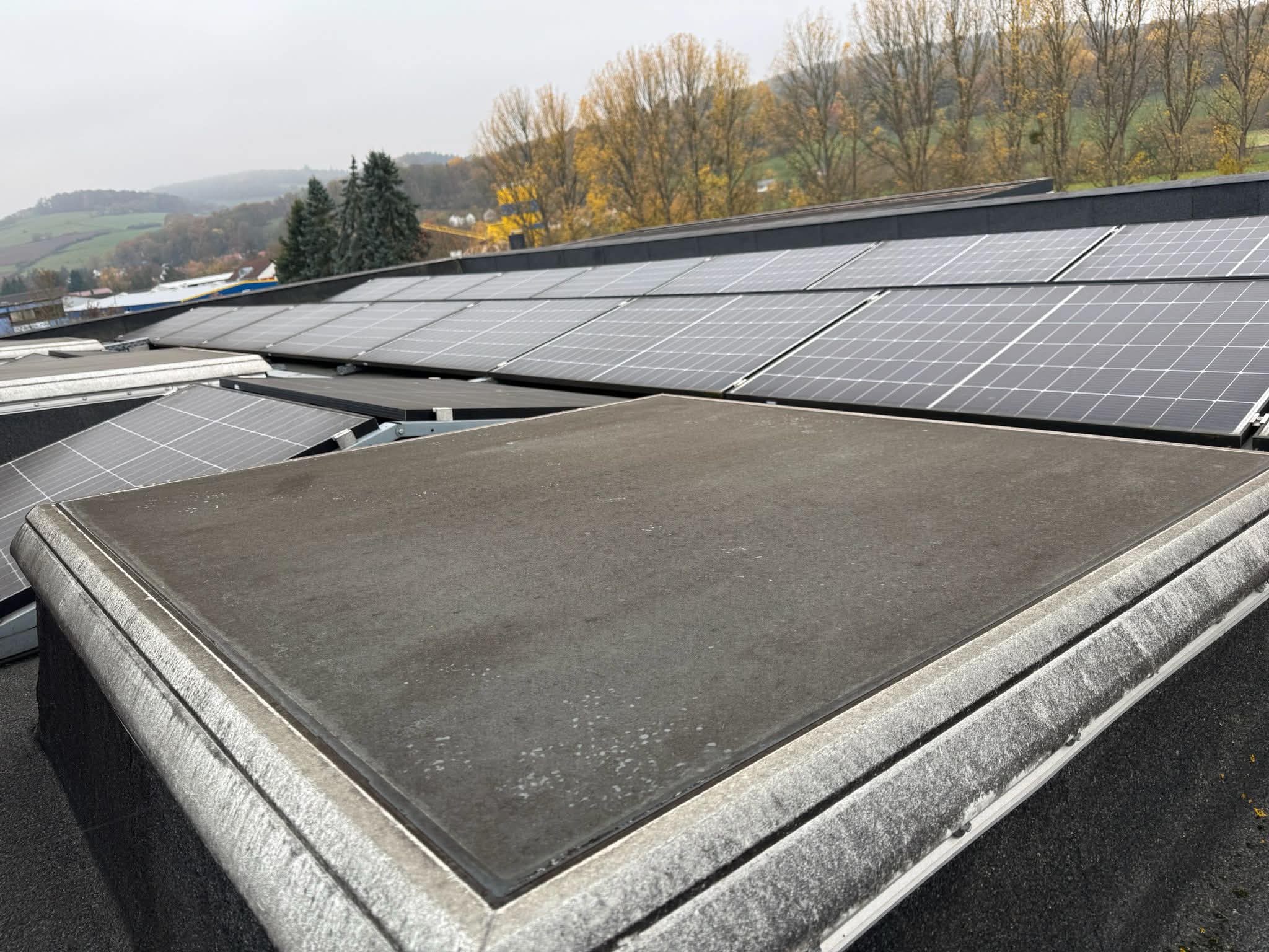 Saubere Solaranlage Gewerbe