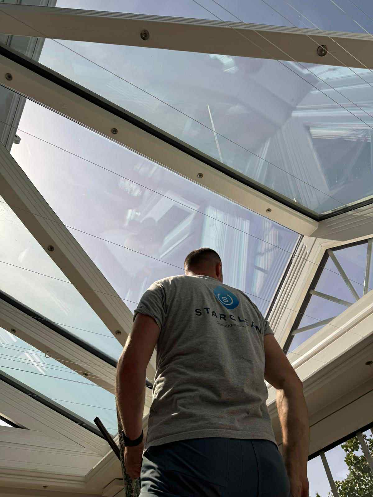 Wintergartenreinigung Fulda – sauberes Glasdach nach Reinigung